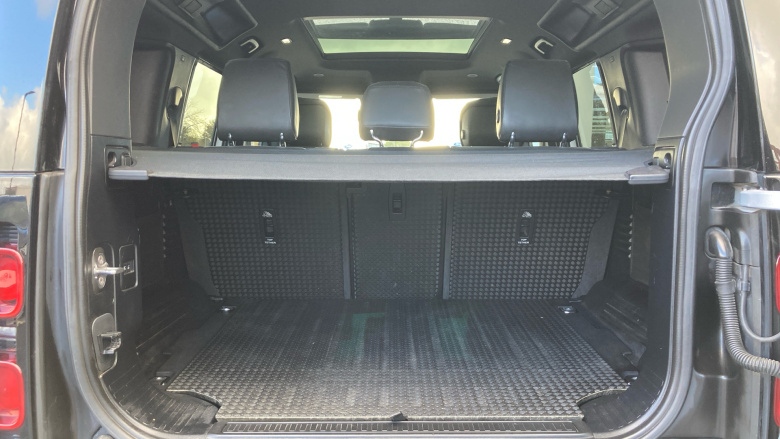 Land Rover Defender 3.0 D300 X-Dynamic HSE 110 5dr Auto Diesel Estate